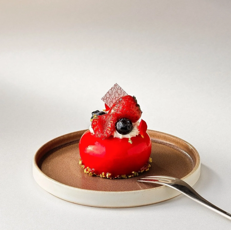 未来唐草が彩るベリーチーズムース