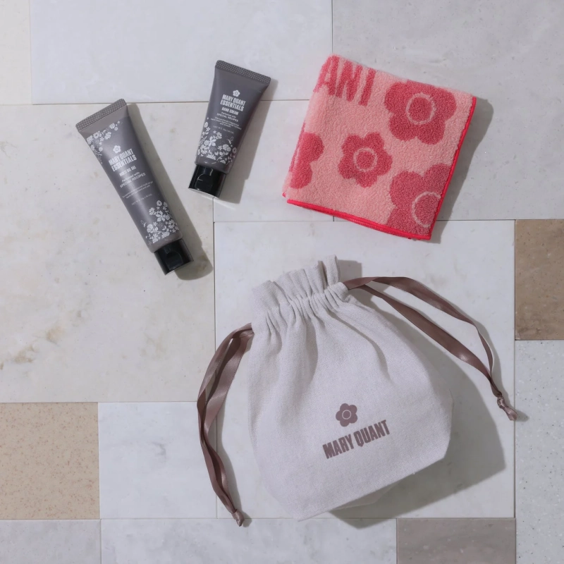 ハンドクリーム、ボディオイルジェル、タオル、巾着