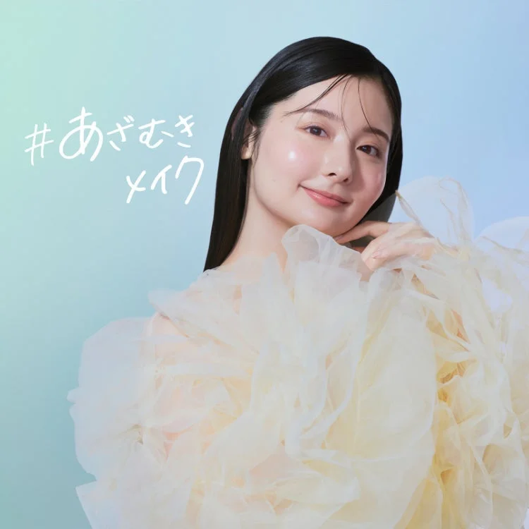 #あざむきメイクの女性