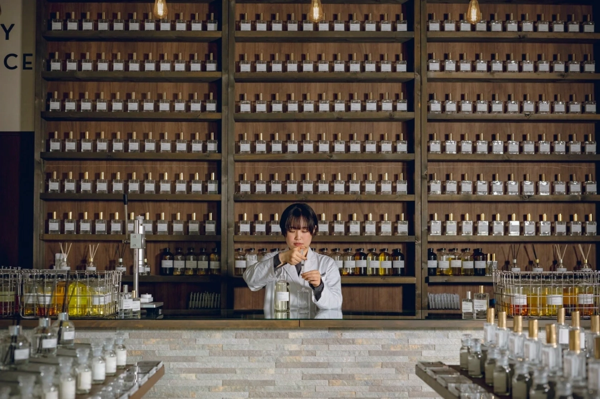 香水調合の様子