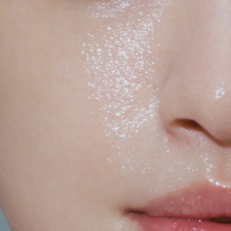 潤いに満ちたツヤのある肌