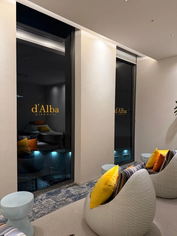 d'Albaコラボカフェのラウンジ