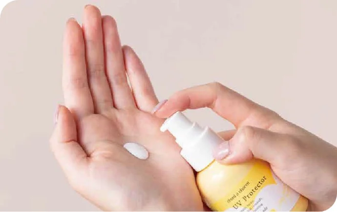 使用シーン、手に出したクリーム