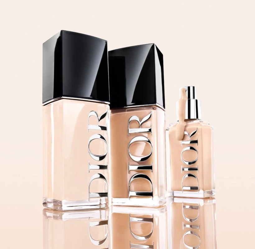 ディオール フォーエヴァーのボトルとファンデーション