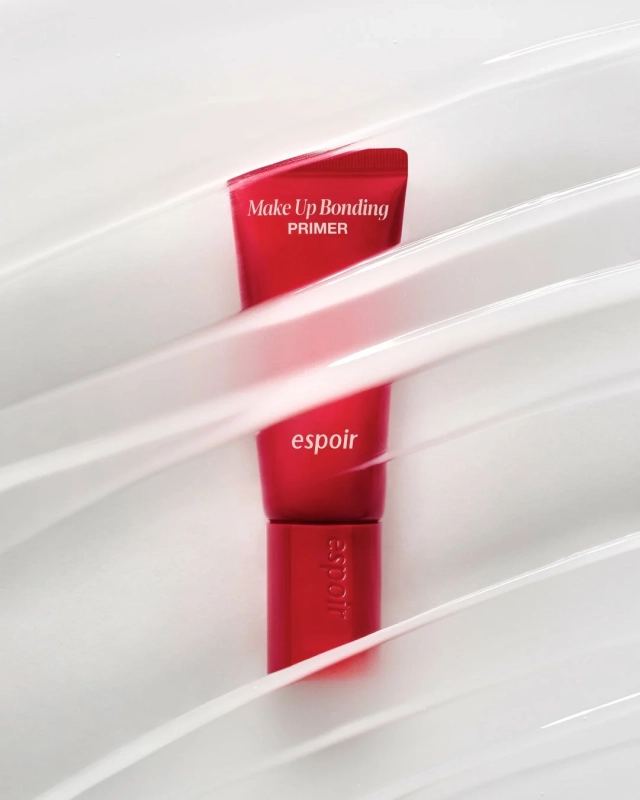 赤いチューブ状のespoirの「Make Up Bonding PRIMER」