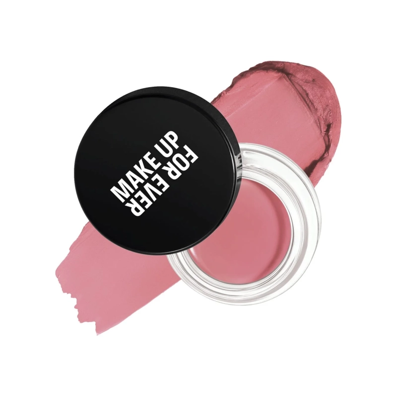 ピンク色のクリーム状の化粧品が白い背景に置かれており、その蓋には「MAKE UP FOR EVER」のロゴが見えます。商品のテクスチャを示すスウォッチも添えられています。