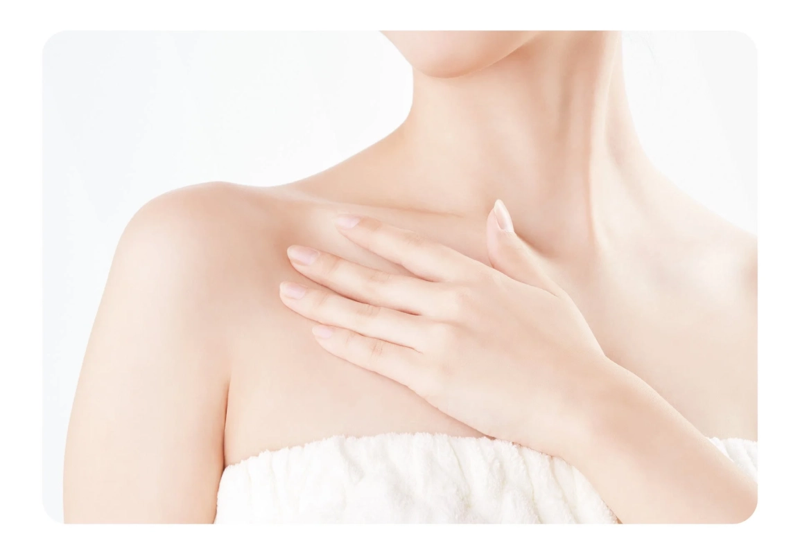 女性のデコルテ