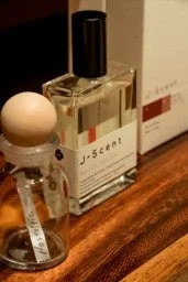 J-Scentの香水ボトル
