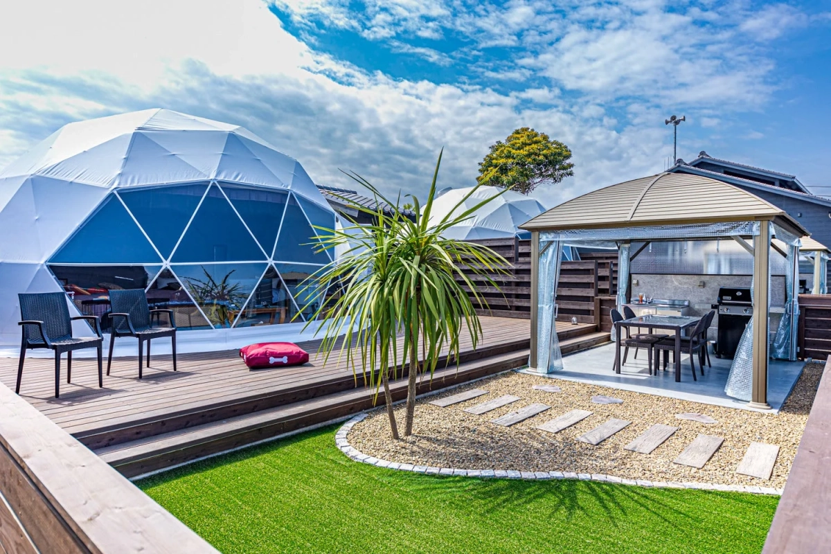 グランピングドームとバーベキュー2