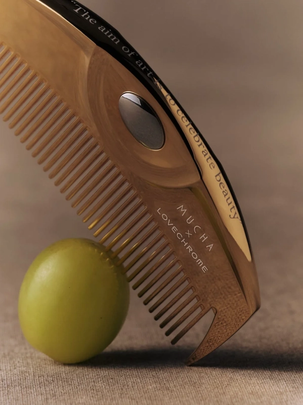 ミュシャとラブクロムのコラボコーム