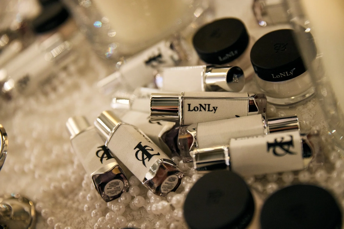 LoNLyのコスメ製品