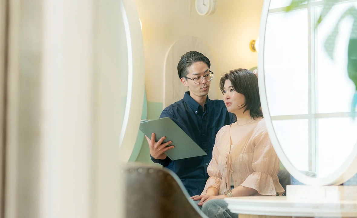 美容室でのカウンセリング風景