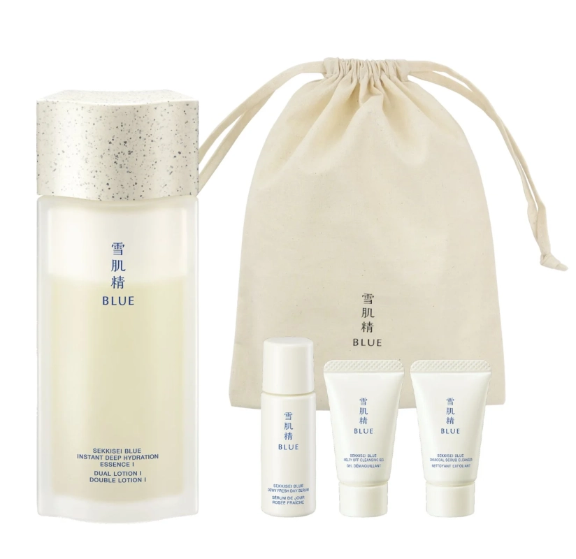 雪肌精ブルーのスキンケアセット、巾着袋と共に