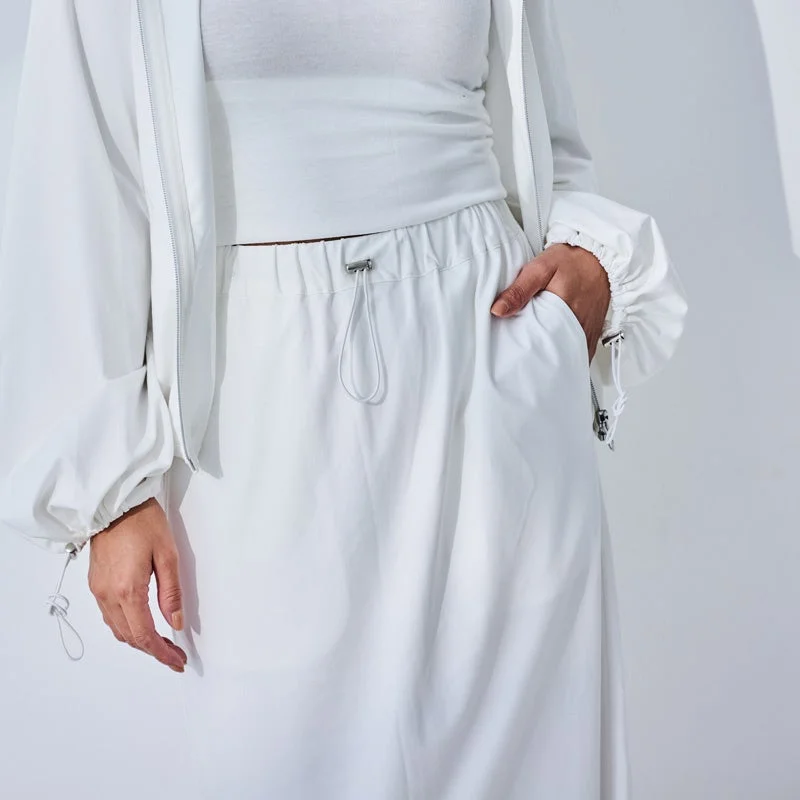 白いカジュアルなUVカットスカート