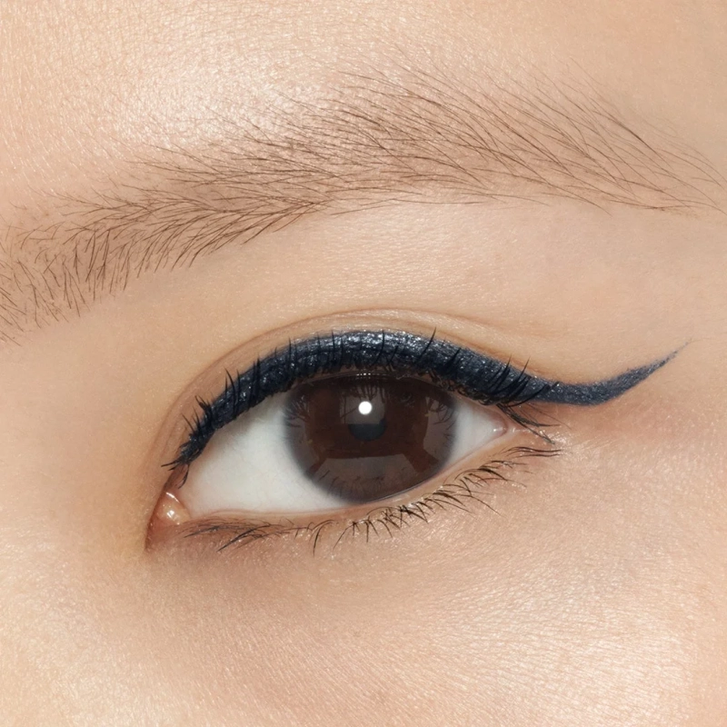 ディープ ブルー 目元