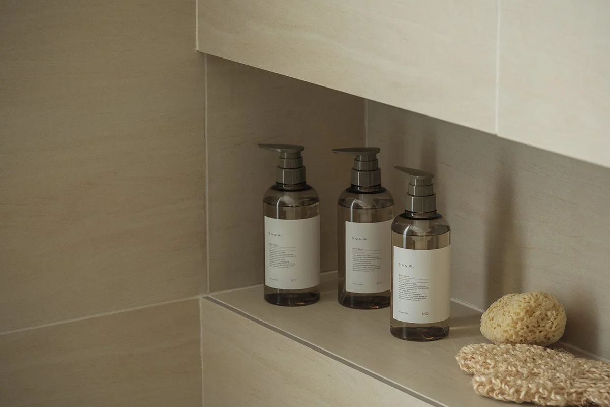 バスルームに置かれたsuuw.ボディソープ