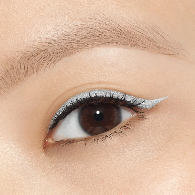 シルバー スパーク 目元