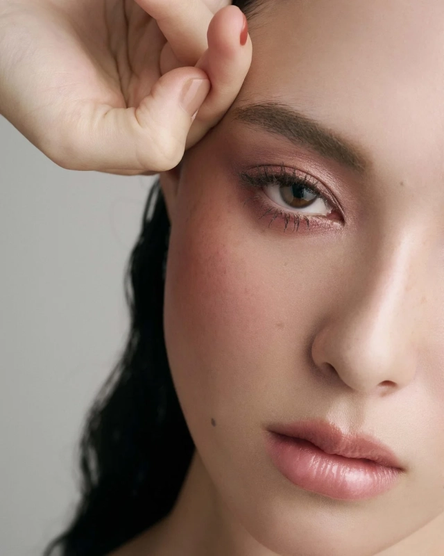 メイクアップされた女性の顔