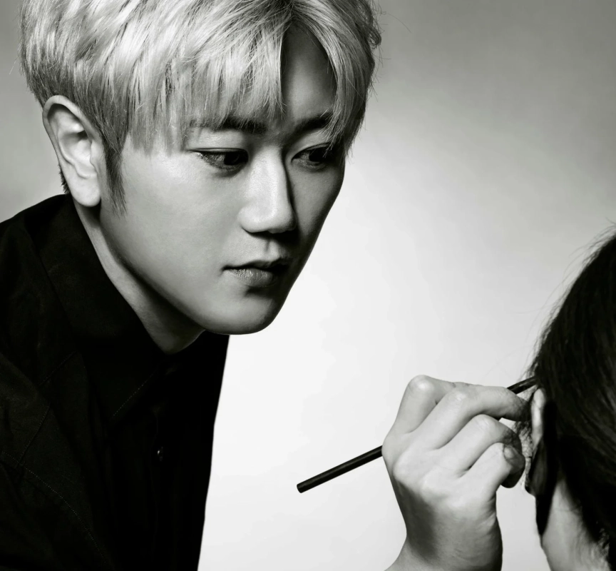 メイクアップアーティスト「牧野 裕大」氏の監修