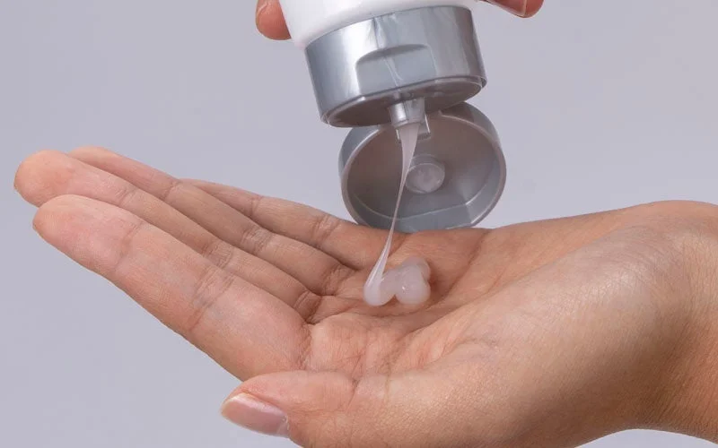 手のひらに出すジェル