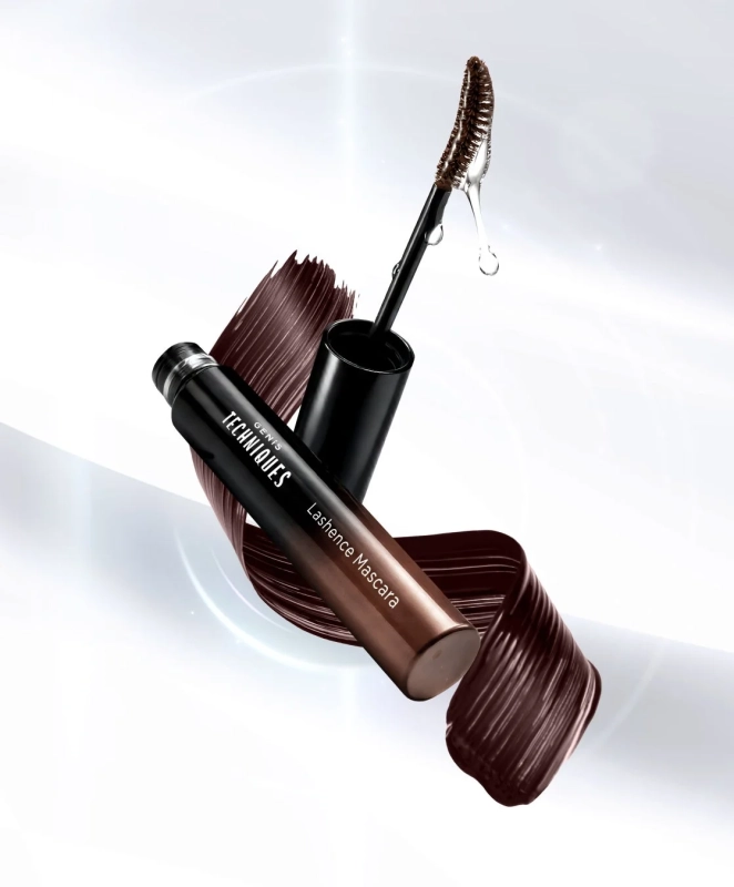 ブラウンのマスカラと水滴