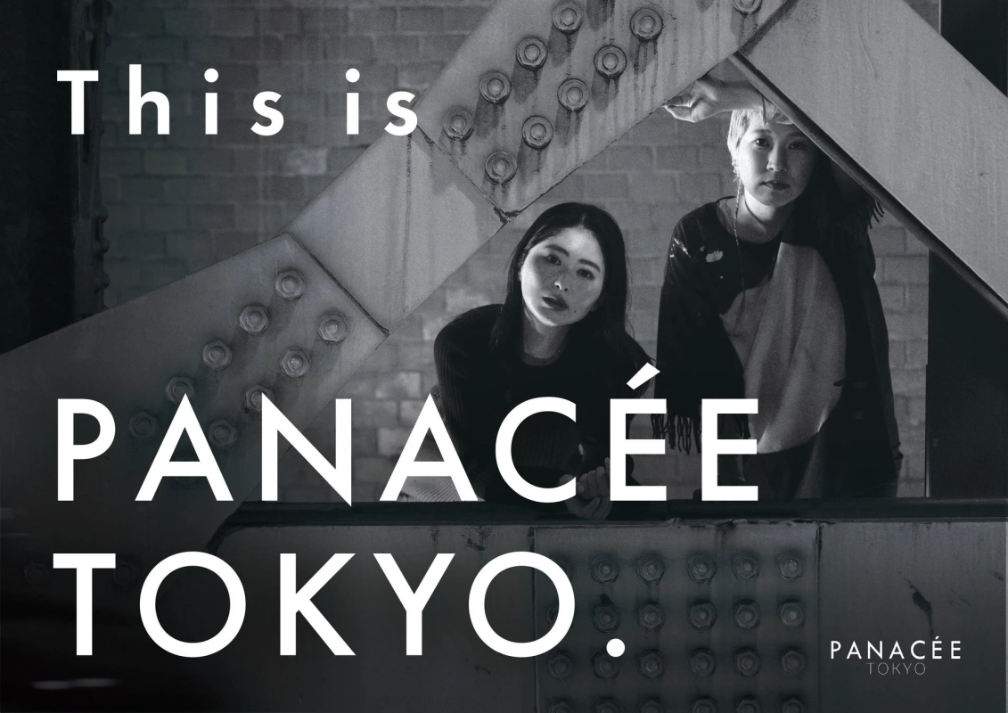 「This is PANACÉE TOKYO.」のテキストと2人の女性のモノクロ写真