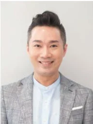 笑顔の男性