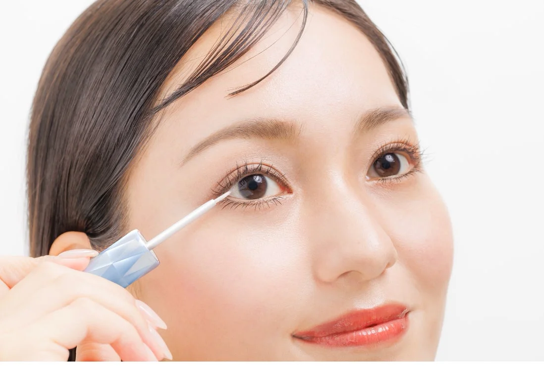 まつげ美容液の使用イメージ