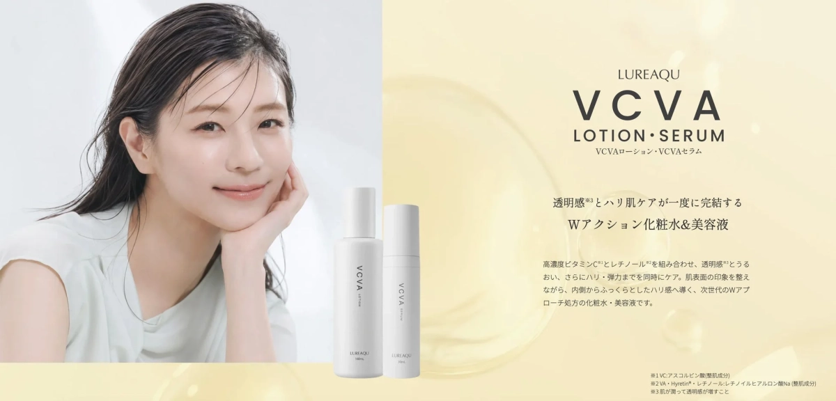 LUREAQU VCVA LOTION•SERUM VCVAローション・VCVAセラム 透明感※3とハリ肌ケアが一度に完結する Wアクション化粧水&美容液 高濃度ビタミンC※1とレチノール※2を組み合わせ、透明感※3とうるおい、さらにハリ・弾力までを同時にケア。肌表面の印象を整えながら、内側からふっくらとしたハリ感へ導く、次世代のWアプローチ処方の化粧水・美容液です。 ※1 VC:アスコルビン酸(整肌成分) ※2 VA:Hyretin®️・レチノール:レチノイルヒアルロン酸Na(整肌成分) ※3 肌が潤って透明感が増すこと VCVA LOTION 160mL VCVA SERUM 30mL LUREAQU