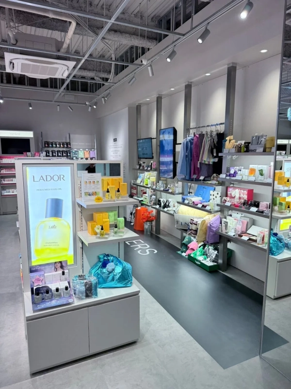 A:PERS店内ディスプレイ