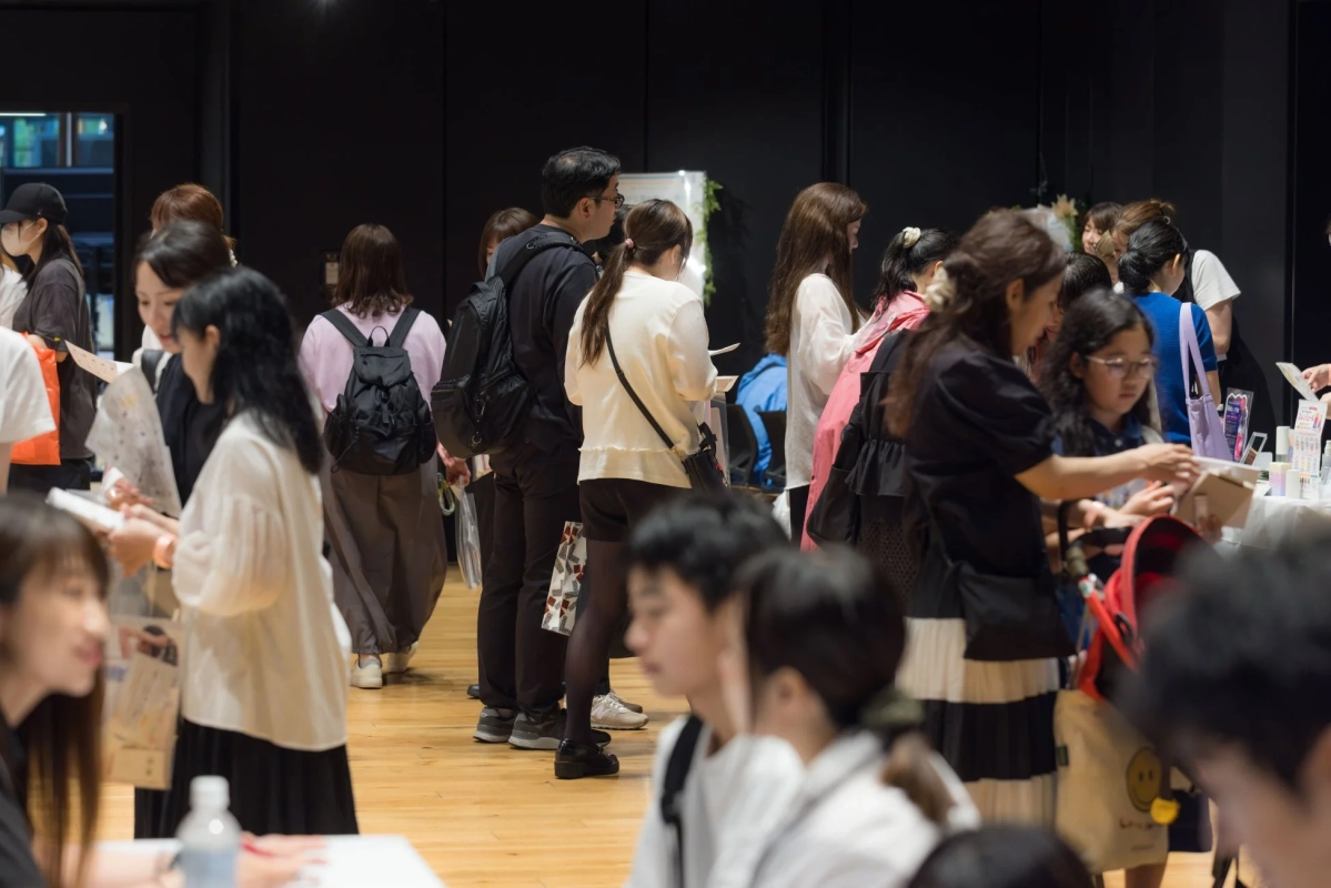 多くの来場者で賑わうイベント会場