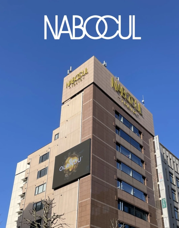 NABOOULの文字が目立つビル