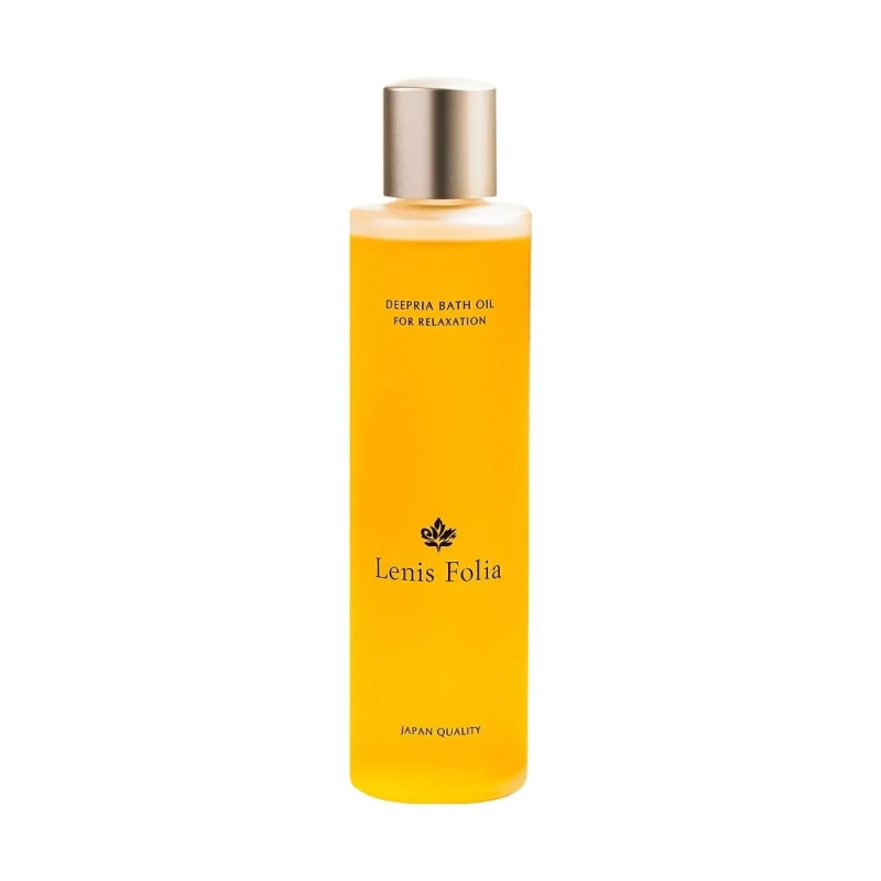 白背景に置かれた、黄金色の液体が入ったボトル型バスオイル「DEEPRIA BATH OIL FOR RELAXATION」の商品画像です。リラックス効果を謳っており、「JAPAN QUALITY」と記載されています。